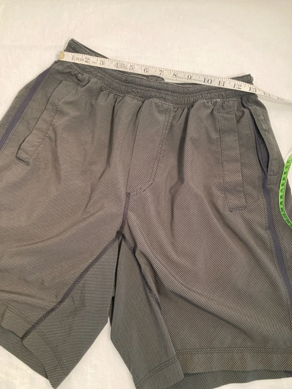 Lululemon run response men’s performance shorts L dark green black Stripes